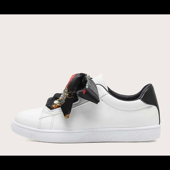 Sneakers - Picture 2 of 4